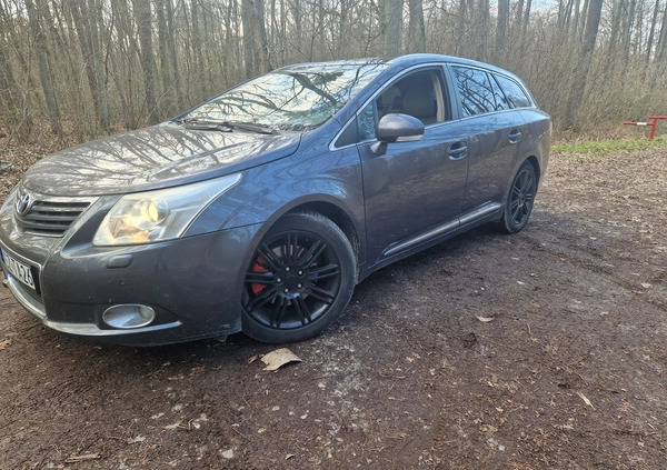 Toyota Avensis cena 22500 przebieg: 256000, rok produkcji 2009 z Piastów małe 301